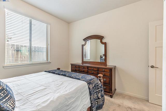 9315 Wild Lilac Cir, Sacramento CA: https://media.crmls.org/mediaz/47cac0c2-2329-4d0f-9843-26589e71fe88.jpg
