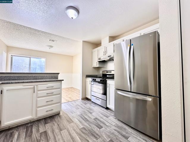 4301 Beechnut Ln, Oakley CA: https://media.crmls.org/mediaz/47cacb35-284e-49b0-b3e8-1fb0b7e222e0.jpg