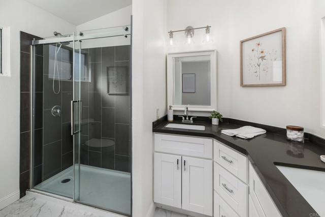 Detail Gallery Image 14 of 26 For 1149 Cochise Ct, Vista,  CA 92084 - 4 Beds | 3 Baths