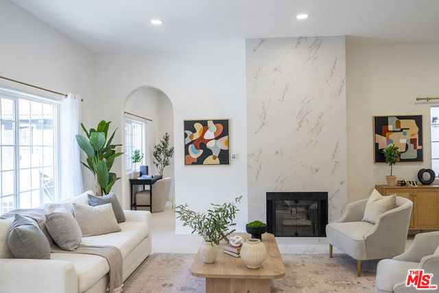 1515 N Fairfax Avenue, Los Angeles CA: https://media.crmls.org/mediaz/47cb5d5e-b23a-4266-b7c0-bac9a8f6e655.jpg