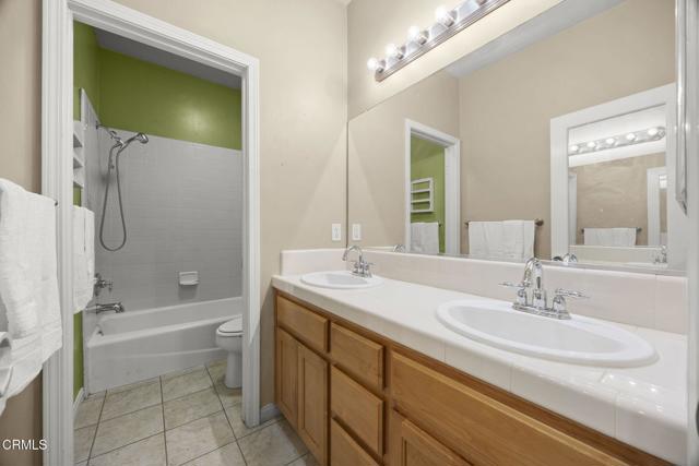 13418 Giro Drive, Bakersfield CA: https://media.crmls.org/mediaz/47cb722c-7a29-458f-aaa9-f40f3dfcb73a.jpg