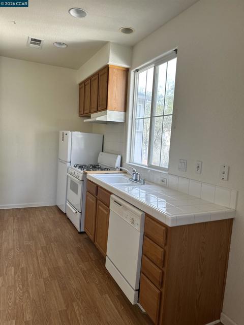 Image 27 of 29 For 518 Silver Maple Dr