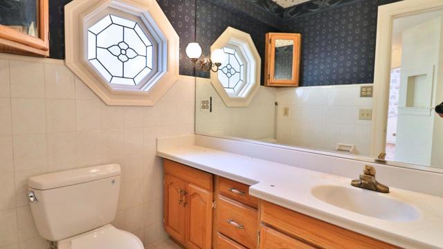 200 Iris Way, Palo Alto CA: https://media.crmls.org/mediaz/47cba29f-132f-471f-b7c9-85eaf227949e.jpg