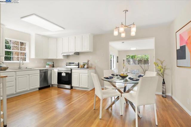 7551 Buckeye Pl, Newark CA: https://media.crmls.org/mediaz/47cbc842-7863-4b18-92c1-7974e25288c4.jpg
