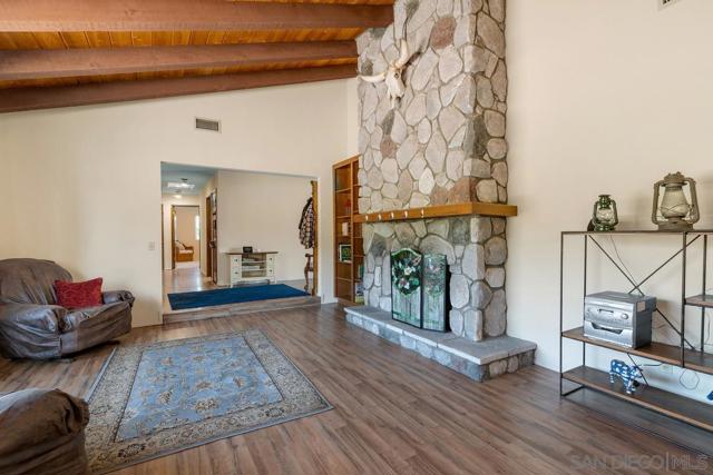 25980 Forest Dr, Escondido CA: https://media.crmls.org/mediaz/47cbd3ba-e2eb-4a0e-9fd0-5199a61a73cd.jpg