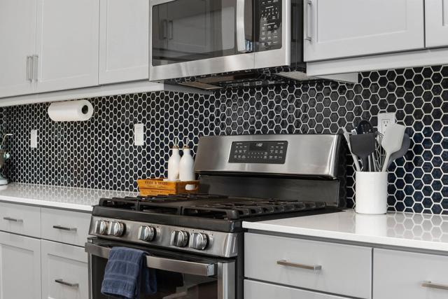 Detail Gallery Image 6 of 43 For 35254 Blossom Pl, Fallbrook,  CA 92028 - 4 Beds | 2/1 Baths