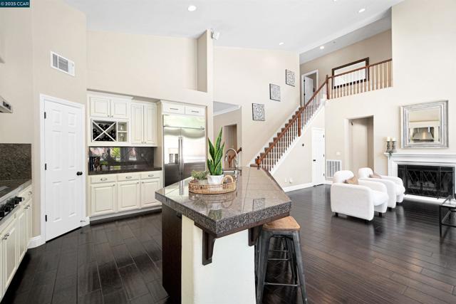 139 Shelterwood Ln, Danville CA: https://media.crmls.org/mediaz/47cce3ac-85e0-4cbb-9640-540ce1c4bb4f.jpg