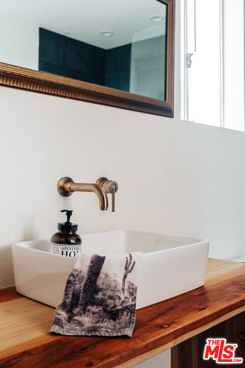 https://media.crmls.org/mediaz/47cced67-d096-4361-949a-5b9127b78108.jpg?preset=X-Large