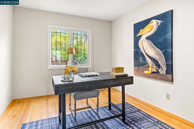 1232 E 20Th St, Oakland CA: https://media.crmls.org/mediaz/47cd147e-0d23-44bf-af88-0657aedaad8f.jpg