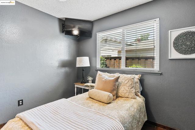 53 Zinfandel Ct, Oakley CA: https://media.crmls.org/mediaz/47cd9643-bbea-4552-8503-c9a8c46703fc.jpg