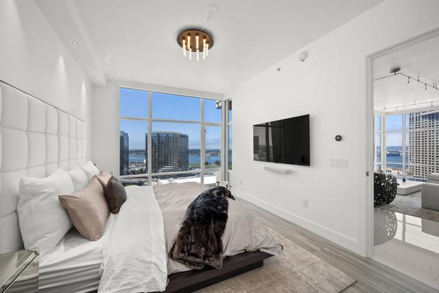 550 Front Street, San Diego CA: https://media.crmls.org/mediaz/47cdb8be-7e0c-4f2f-a868-3c4be5e6149b.jpg