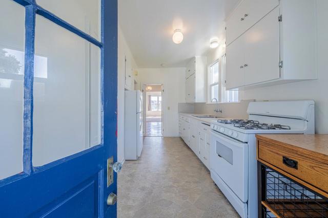 206 Cypress Avenue, Pacific Grove CA: https://media.crmls.org/mediaz/47ce2df2-bae8-4d49-bd4a-6641ae2fb9e1.jpg