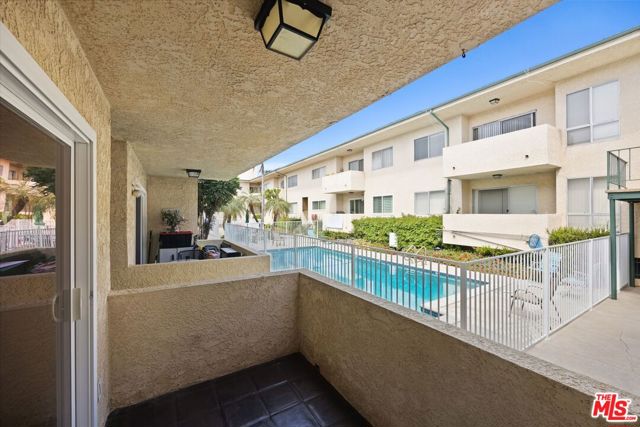 5328 Newcastle Avenue, Encino CA: https://media.crmls.org/mediaz/47ce495a-7164-44e4-9abd-030b0b2fc847.jpg