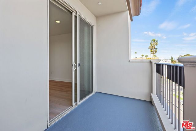 1331 Amherst Avenue, Los Angeles CA: https://media.crmls.org/mediaz/47cedeee-a1b2-4a7a-ad5f-391f7466c05e.jpg