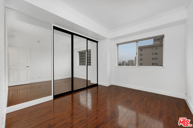 10787 Wilshire Boulevard, Los Angeles CA: https://media.crmls.org/mediaz/47cf8a3f-71cb-4f24-856c-c9c00a743f98.jpg