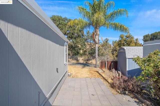 16711 Marsh Creek Rd, Clayton CA: https://media.crmls.org/mediaz/47cfd154-9b5e-4d3d-afc8-95a3e9671002.jpg