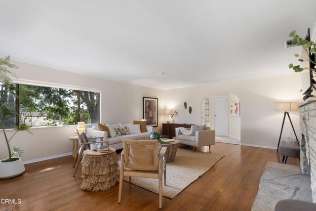4702 Moore Street, La Crescenta CA: https://media.crmls.org/mediaz/47d03a04-ba7f-4c06-8f21-1ca8b616598f.jpg