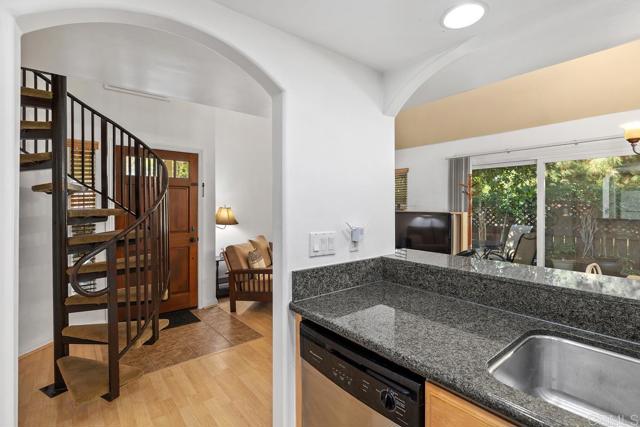 Detail Gallery Image 13 of 30 For 1145 Helix St #1,  Spring Valley,  CA 91977 - 3 Beds | 2 Baths