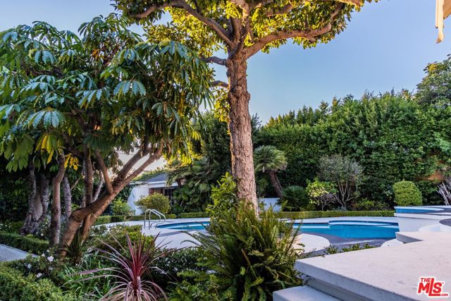 619 N RODEO Drive, Beverly Hills CA: https://media.crmls.org/mediaz/47d0a618-6003-49d6-bb35-fa71aeda796a.jpg