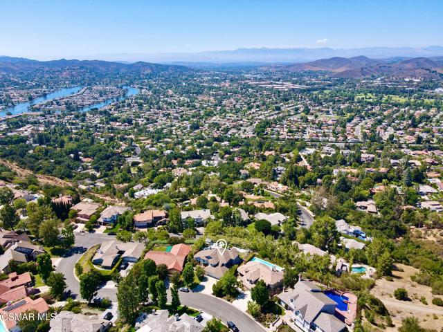 31445 Glenbridge Road, Westlake Village CA: https://media.crmls.org/mediaz/47d0fbfa-cb58-4125-be04-7393b0c4da0d.jpg