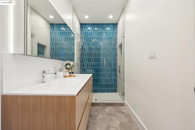 260 Alvarado Rd, Berkeley CA: https://media.crmls.org/mediaz/47d135b6-7366-4287-8820-b2d667974517.jpg