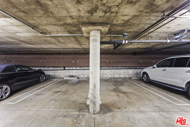 4752 Park Encino Lane, Encino CA: https://media.crmls.org/mediaz/47d1415f-c068-4006-b803-ea5a692e5c2f.jpg