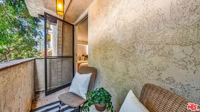 1130 9th Street, Santa Monica CA: https://media.crmls.org/mediaz/47d1d853-62c6-4458-b8db-7e4a153daa92.jpg