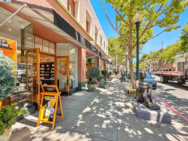 2238 7Th, Berkeley CA: https://media.crmls.org/mediaz/47d22d65-53c9-4e27-8f9b-b406ff051b0b.jpg