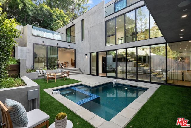 3670 Buena Park Drive, Studio City CA: https://media.crmls.org/mediaz/47d28e5c-bd0f-4b69-9f21-7907348005c8.jpg