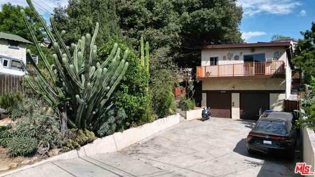 2160 Lake Shore Avenue, Los Angeles CA: https://media.crmls.org/mediaz/47d3785c-24aa-4ac3-9a59-ae3b43726422.jpg