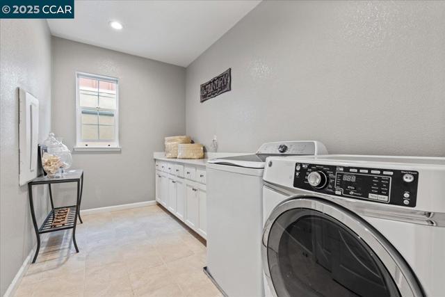 369 Parkfield Way, Oakley CA: https://media.crmls.org/mediaz/47d3e380-e5c0-4086-9200-10a7784356d5.jpg