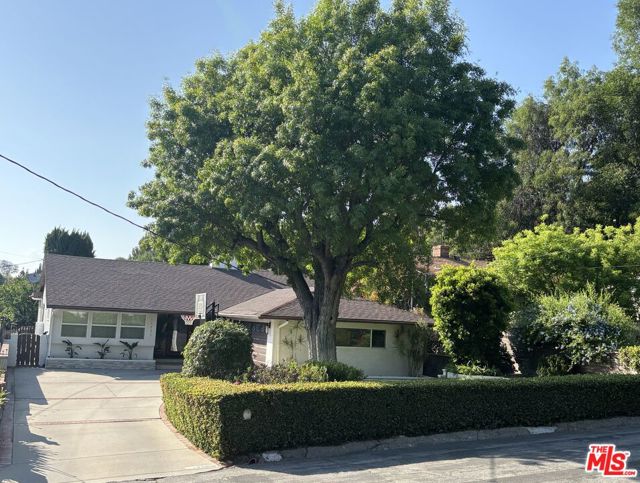 22491 Domingo Road, Woodland Hills CA: https://media.crmls.org/mediaz/47d3ff8b-5389-487f-bbf1-f955b9859aa0.jpg