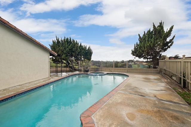 5416 Horse Ridge Way, Bonita CA: https://media.crmls.org/mediaz/47d4d508-56f7-47e5-92fb-7a63fa71fbce.jpg
