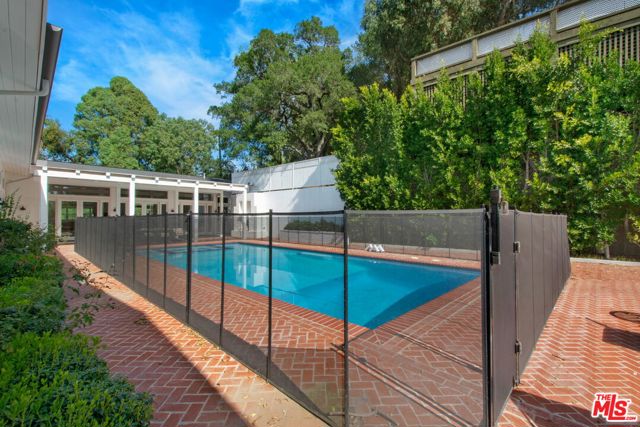 9669 Oak Pass Road, Beverly Hills CA: https://media.crmls.org/mediaz/47d4f7f3-8c05-4654-8192-50c6c40437f6.jpg