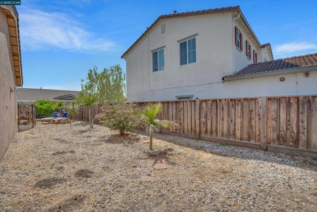 1030 Clear Lake Dr, Oakley CA: https://media.crmls.org/mediaz/47d527e8-1f95-4c1a-8f70-2ca60e1cb1e8.jpg