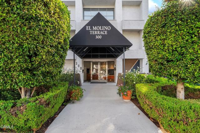 Detail Gallery Image 3 of 28 For 300 N El Molino Ave #125,  Pasadena,  CA 91101 - 2 Beds | 2 Baths