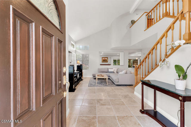 645 Overlook Road, Simi Valley CA: https://media.crmls.org/mediaz/47d6c2e8-43fa-44ac-9263-8ee243fb05be.jpg