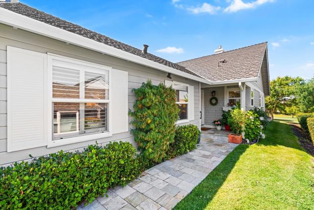 711 Glen Eagle Ct, Danville CA: https://media.crmls.org/mediaz/47d6cab6-c489-46c4-be29-295a8770ad05.jpg