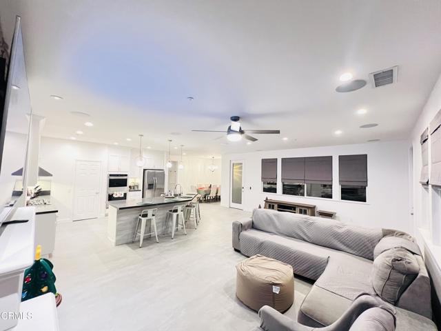 Detail Gallery Image 18 of 44 For 9898 Rhone St, Ventura,  CA 93004 - 4 Beds | 2/1 Baths