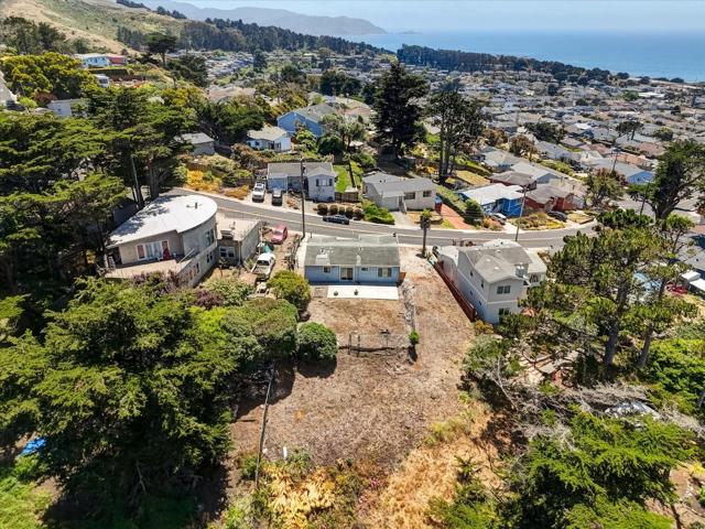 331 Manor Drive, Pacifica CA: https://media.crmls.org/mediaz/47d6eab9-d088-428b-aa68-0146f8df3a01.jpg