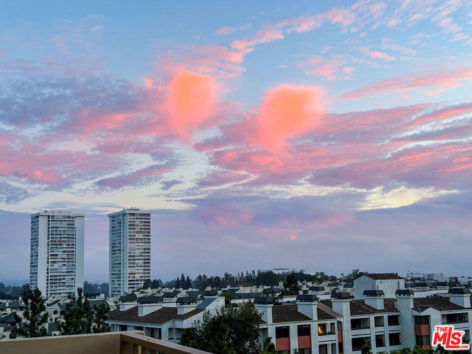 https://media.crmls.org/mediaz/47d6fabb-35c3-4303-9225-551aa884bd68.jpg?preset=X-Large