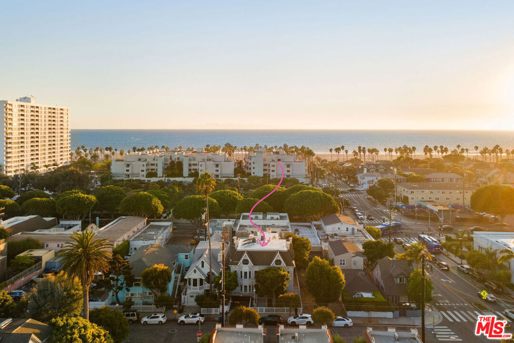 https://media.crmls.org/mediaz/47d72416-4d86-4b39-8b3f-bd6b96074444.jpg?preset=X-Large