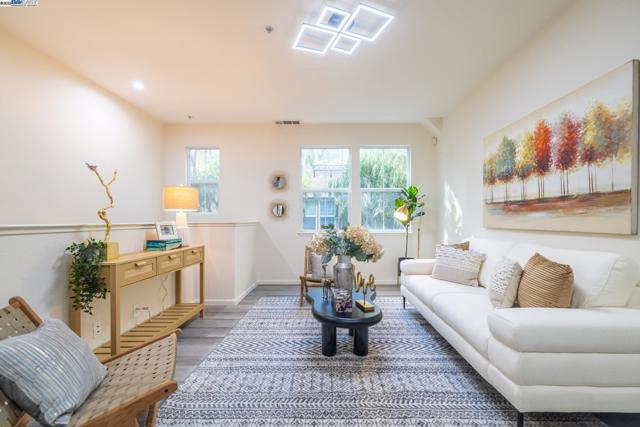 2200 Beech Cir, San Jose CA: https://media.crmls.org/mediaz/47d8a55d-0d9a-492c-8967-c0c472981769.jpg