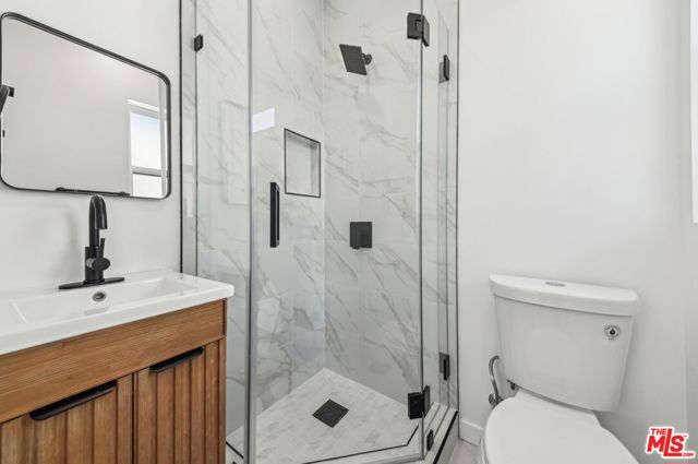 2919 Burnside Avenue, Los Angeles CA: https://media.crmls.org/mediaz/47d9373b-feab-42d4-8f9e-cabcd95bfe32.jpg