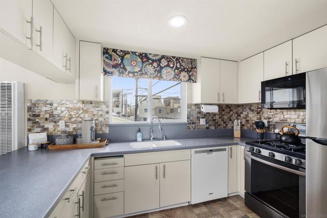 841 Pismo Ct, San Diego CA: https://media.crmls.org/mediaz/47d9ec6c-032e-4fc8-a5b9-6096eb6d2f2b.jpg