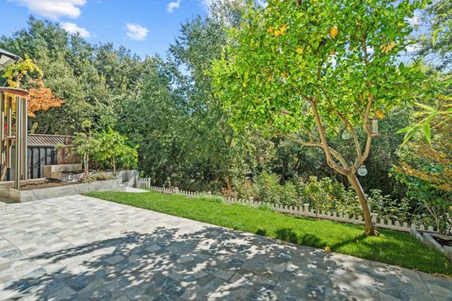 210 Creekside Village Drive, Los Gatos CA: https://media.crmls.org/mediaz/47da29d9-1302-46b1-b43a-3cd037623beb.jpg