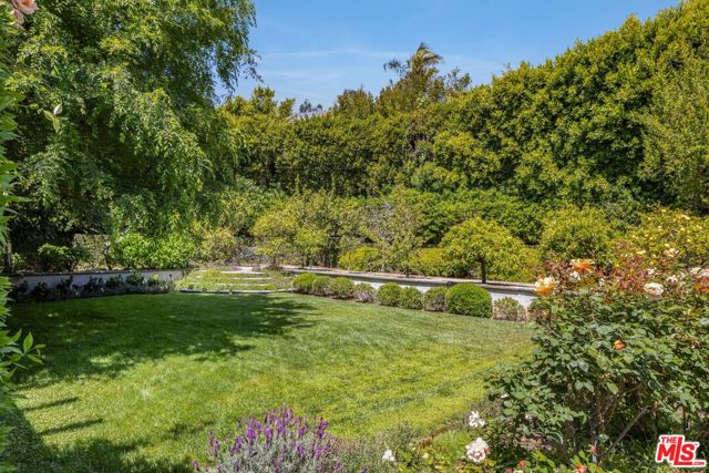 1667 Amalfi Drive, Pacific Palisades CA: https://media.crmls.org/mediaz/47da3d39-b25a-48f9-9915-965c0550c2d4.jpg