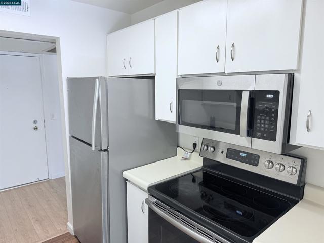480 N Civic Dr, Walnut Creek CA: https://media.crmls.org/mediaz/47da6748-e5b5-4ed5-9ec4-510c701765d0.jpg