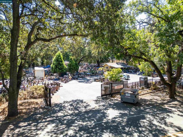 5930 Cherry Glen Rd, Vacaville CA: https://media.crmls.org/mediaz/47dad7b3-bf0a-4ee3-9d7d-d15f9d5ffe02.jpg