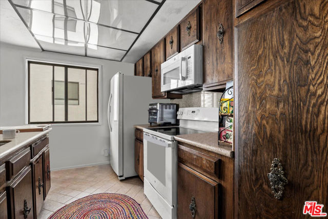 10535 Wilshire Boulevard, Los Angeles CA: https://media.crmls.org/mediaz/47db36fc-ae4c-4c44-8644-92d66795edd4.jpg